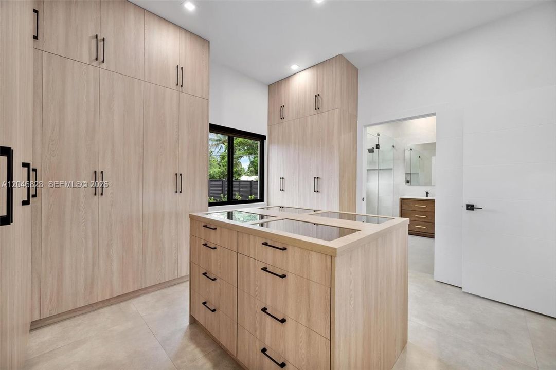 For Sale: $1,190,000 (4 beds, 3 baths, 1833 Square Feet)