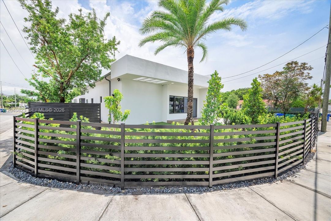 For Sale: $1,190,000 (4 beds, 3 baths, 1833 Square Feet)
