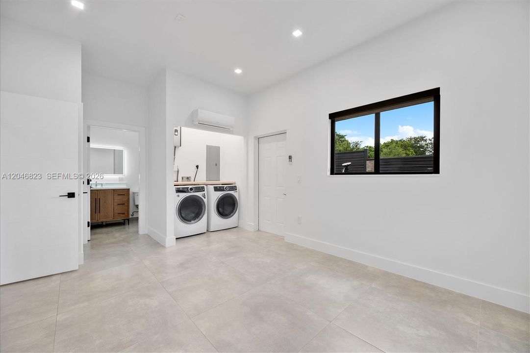 For Sale: $1,190,000 (4 beds, 3 baths, 1833 Square Feet)