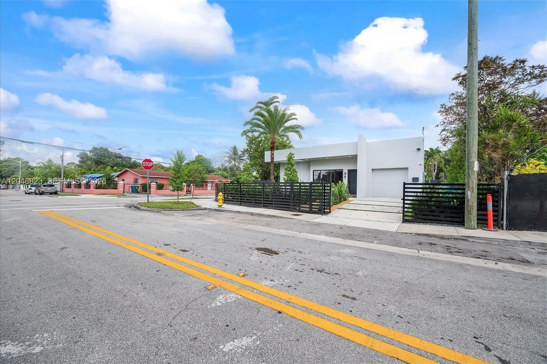 For Sale: $1,190,000 (4 beds, 3 baths, 1833 Square Feet)