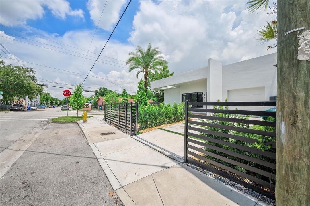 For Sale: $1,190,000 (4 beds, 3 baths, 1833 Square Feet)