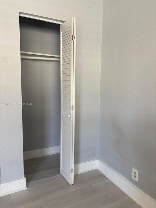 For Rent: $1,500 (1 beds, 1 baths, 300 Square Feet)