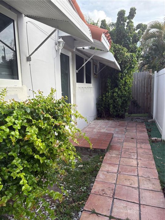 For Rent: $1,500 (1 beds, 1 baths, 300 Square Feet)