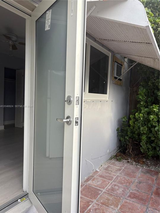 For Rent: $1,500 (1 beds, 1 baths, 300 Square Feet)