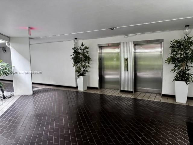 For Rent: $2,400 (2 beds, 2 baths, 1296 Square Feet)