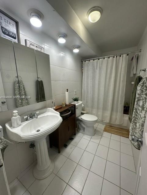For Rent: $2,400 (2 beds, 2 baths, 1296 Square Feet)