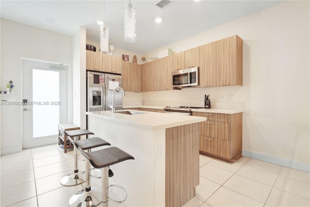 For Sale: $560,000 (3 beds, 2 baths, 1129 Square Feet)