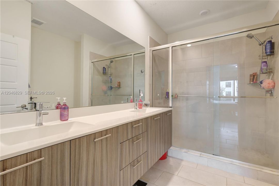 For Sale: $560,000 (3 beds, 2 baths, 1129 Square Feet)