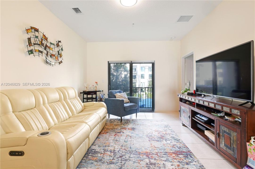 For Sale: $560,000 (3 beds, 2 baths, 1129 Square Feet)