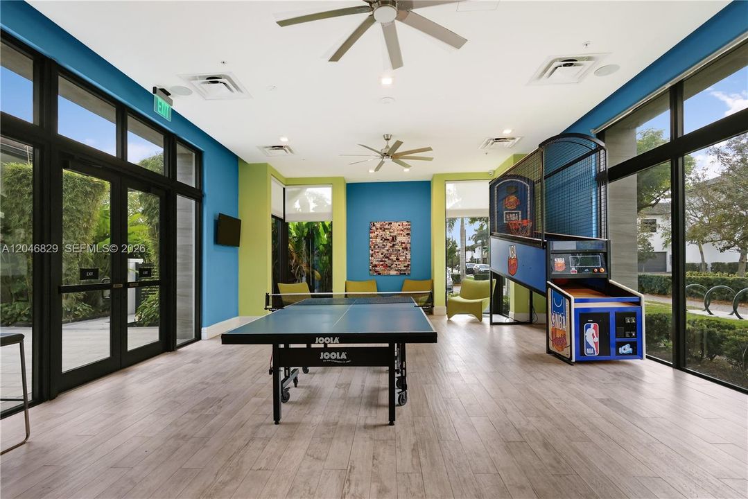 For Sale: $560,000 (3 beds, 2 baths, 1129 Square Feet)