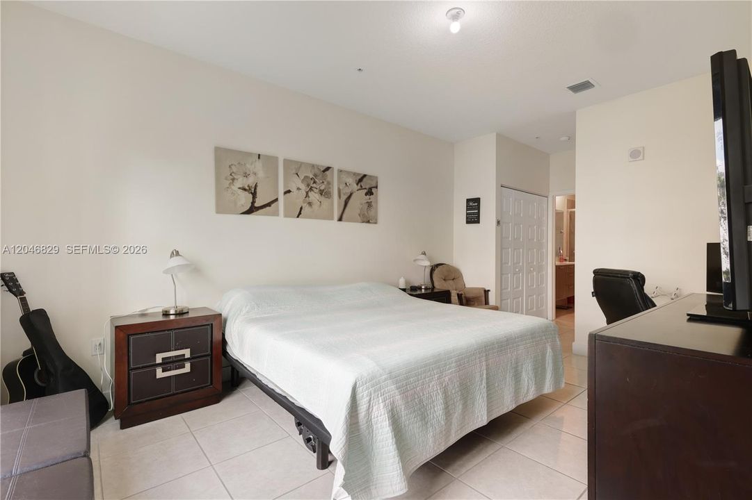 For Sale: $560,000 (3 beds, 2 baths, 1129 Square Feet)