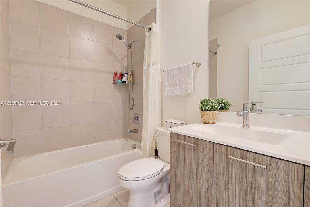 For Sale: $560,000 (3 beds, 2 baths, 1129 Square Feet)