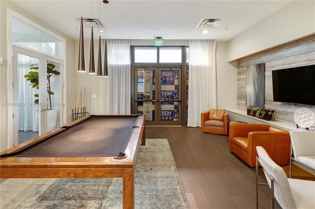 For Sale: $560,000 (3 beds, 2 baths, 1129 Square Feet)