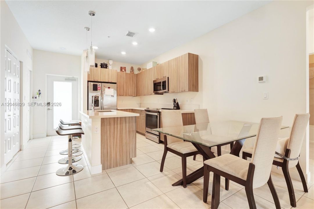 For Sale: $560,000 (3 beds, 2 baths, 1129 Square Feet)