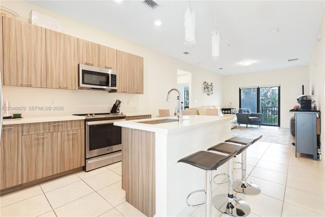 For Sale: $560,000 (3 beds, 2 baths, 1129 Square Feet)