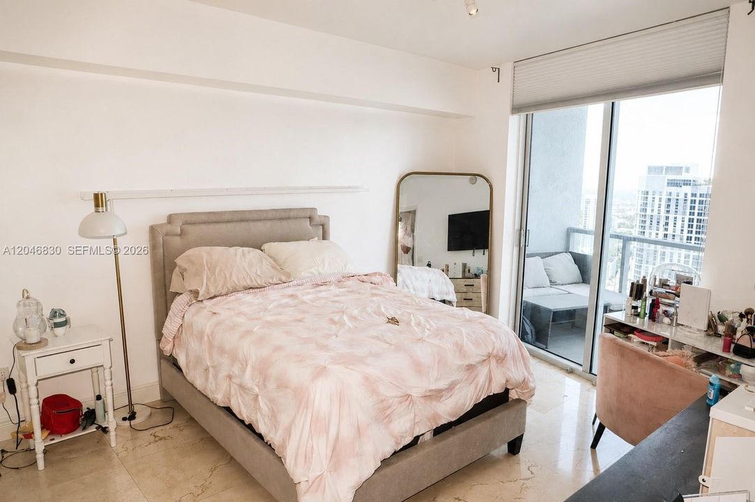 В аренду: $3,700 (2 спален, 2 ванн, 1179 Квадратных фут)