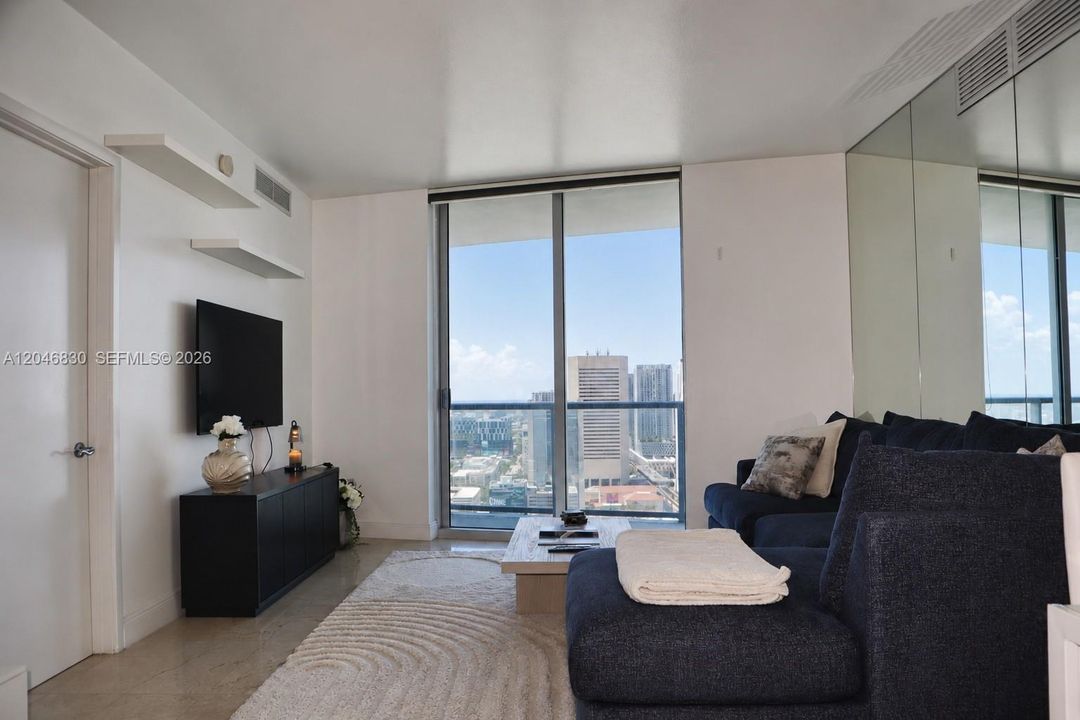 В аренду: $3,700 (2 спален, 2 ванн, 1179 Квадратных фут)