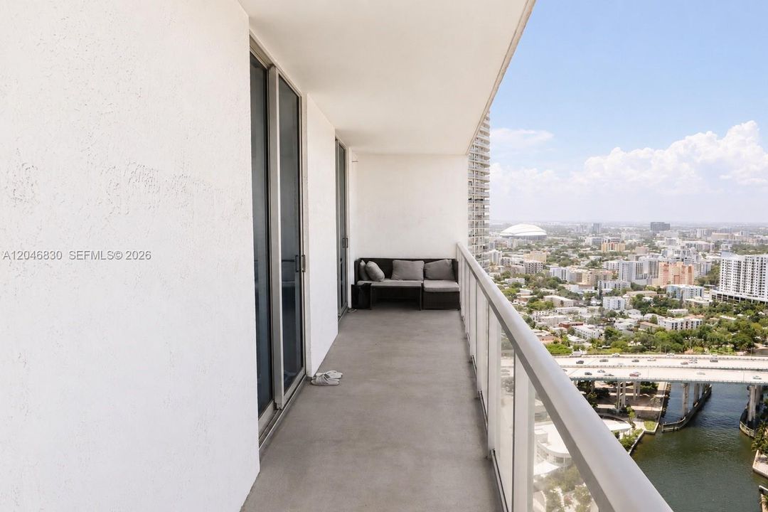 В аренду: $3,700 (2 спален, 2 ванн, 1179 Квадратных фут)