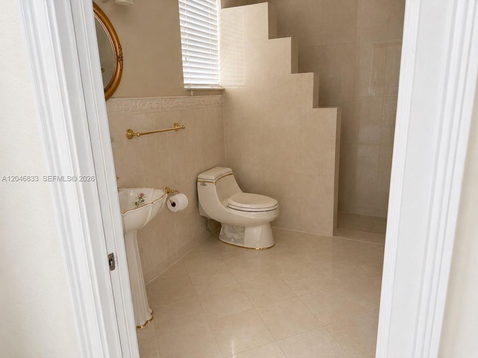 En Venta: $1,975,000 (5 camas, 4 baños, 4361 Pies cuadrados)