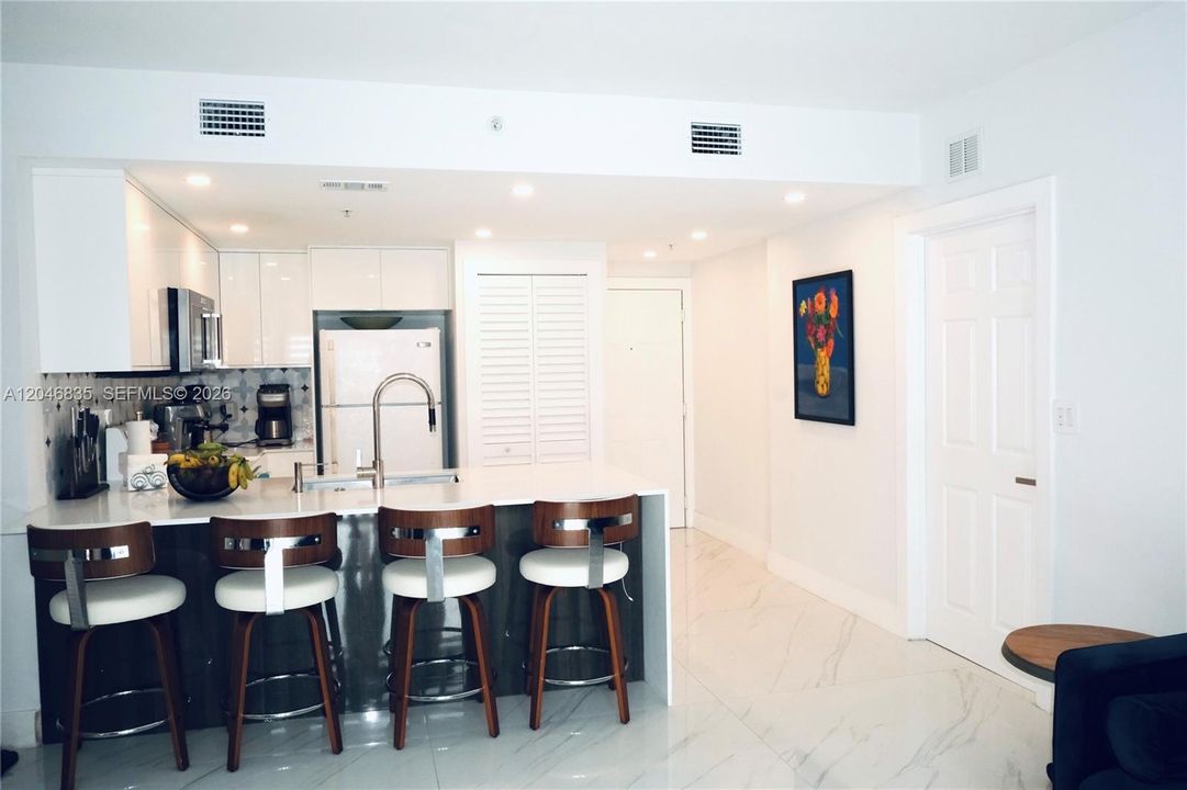 For Rent: $3,500 (2 beds, 2 baths, 899 Square Feet)