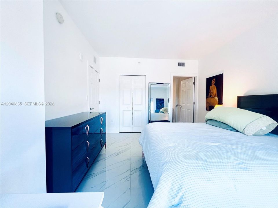For Rent: $3,500 (2 beds, 2 baths, 899 Square Feet)