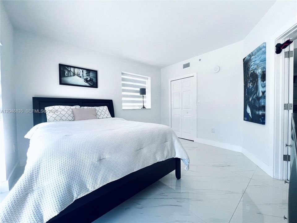 For Rent: $3,500 (2 beds, 2 baths, 899 Square Feet)