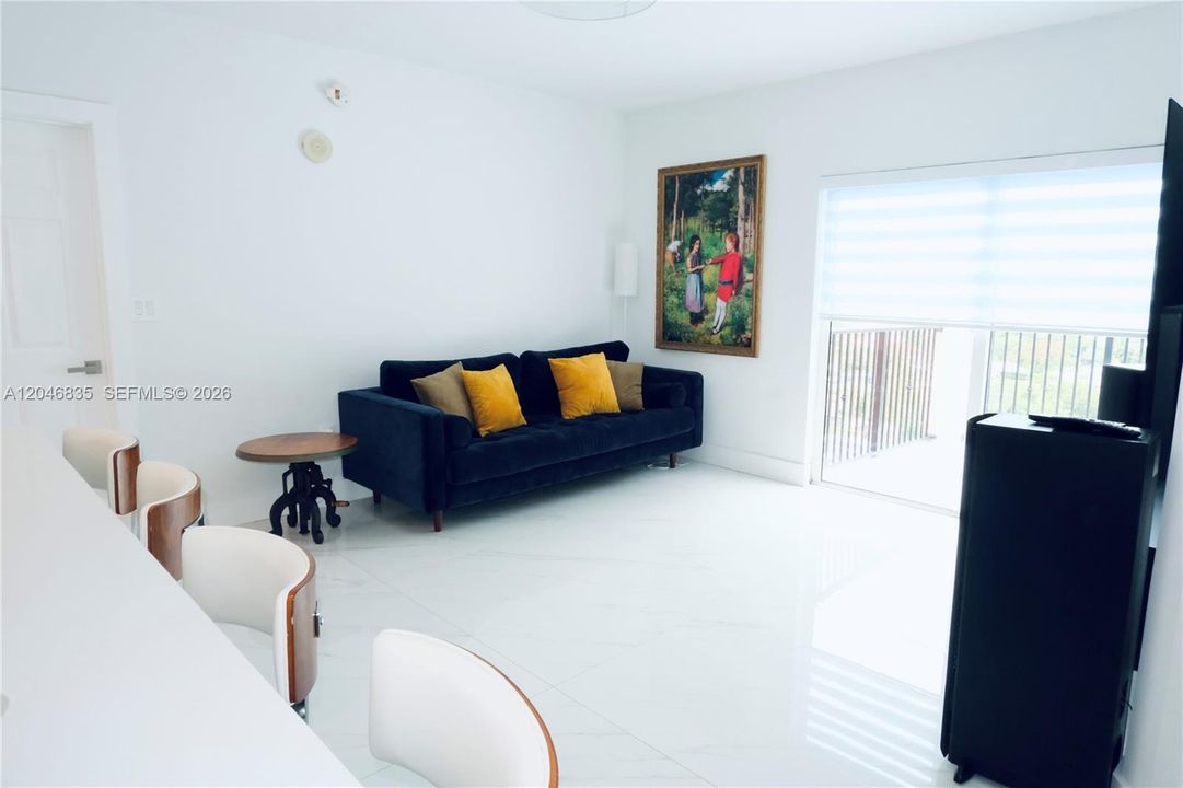 For Rent: $3,500 (2 beds, 2 baths, 899 Square Feet)