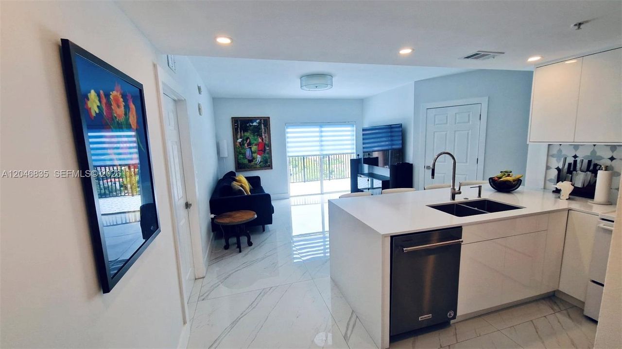 For Rent: $3,500 (2 beds, 2 baths, 899 Square Feet)