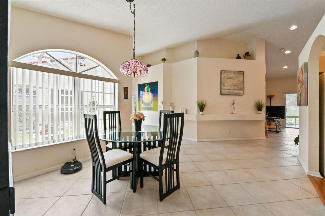 09 Dining Room 03