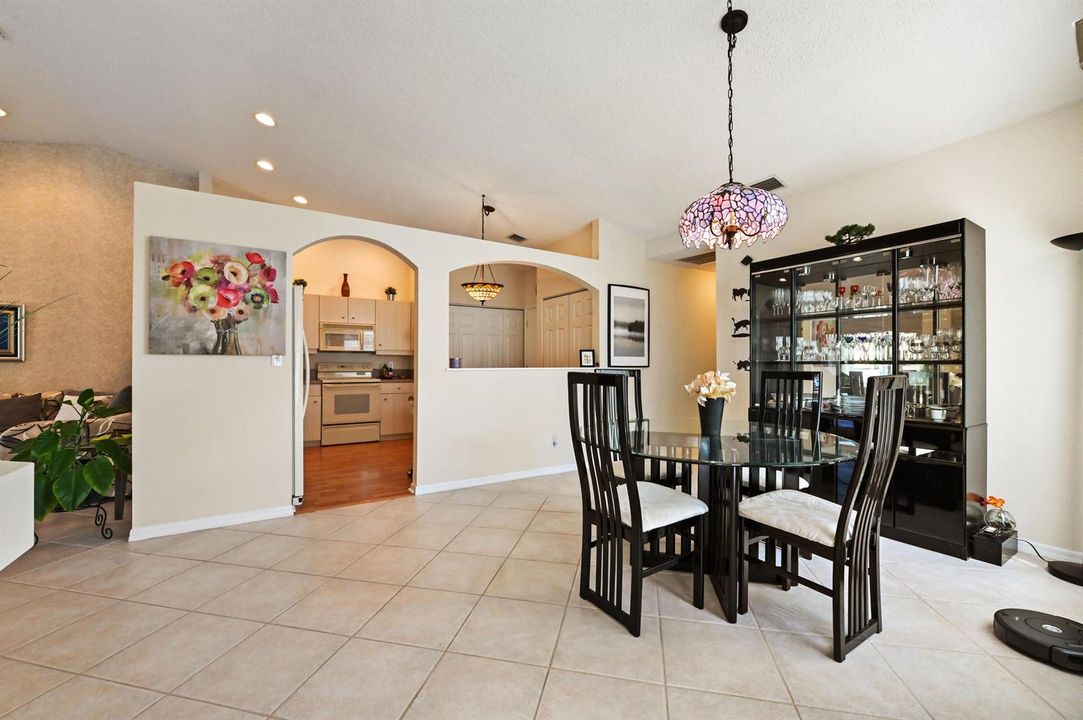 07 Dining Room 01