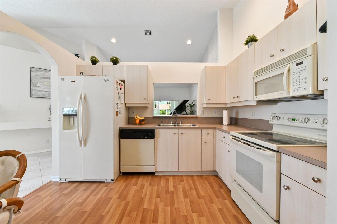 11 Kitchen 02