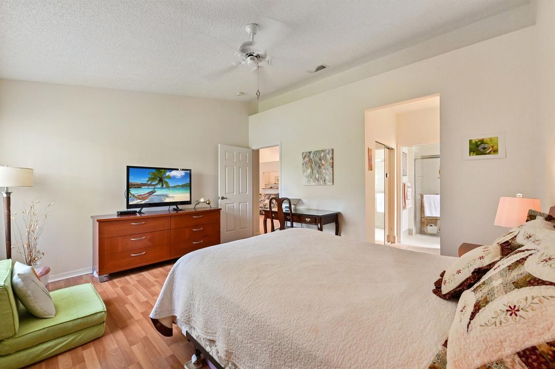 23 Bedroom 01
