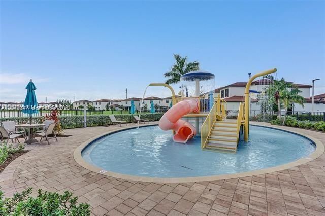 For Sale: $527,500 (3 beds, 2 baths, 1376 Square Feet)
