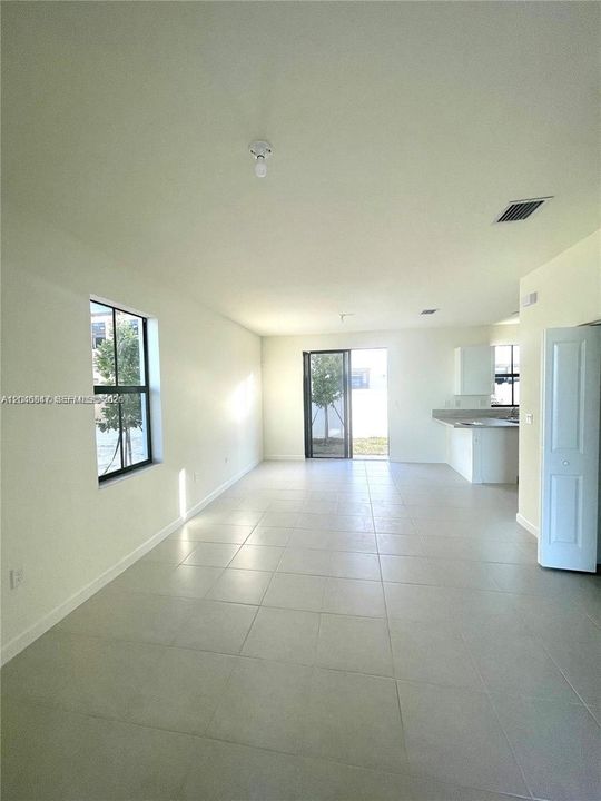 For Sale: $527,500 (3 beds, 2 baths, 1376 Square Feet)