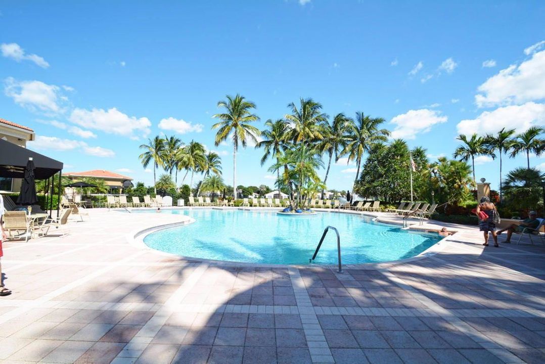 64-web-or-mls-42_valencia lakes (9)