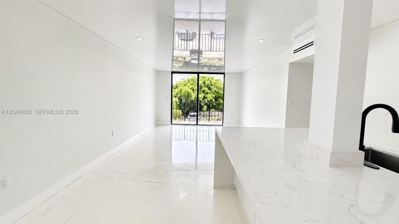 En Venta: $310,000 (2 camas, 2 baños, 914 Pies cuadrados)
