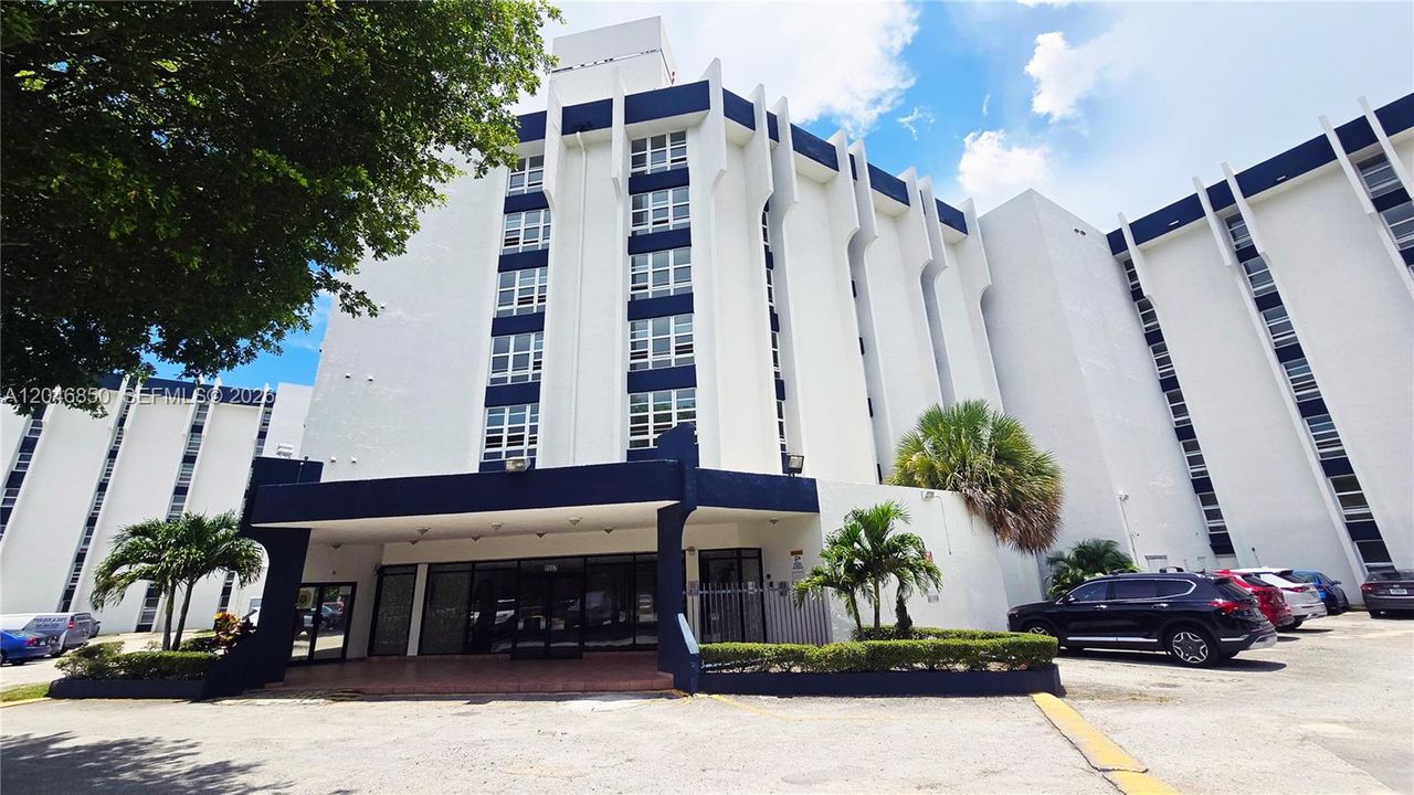 En Venta: $310,000 (2 camas, 2 baños, 914 Pies cuadrados)