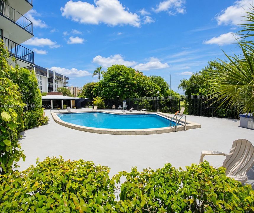 En Venta: $310,000 (2 camas, 2 baños, 914 Pies cuadrados)