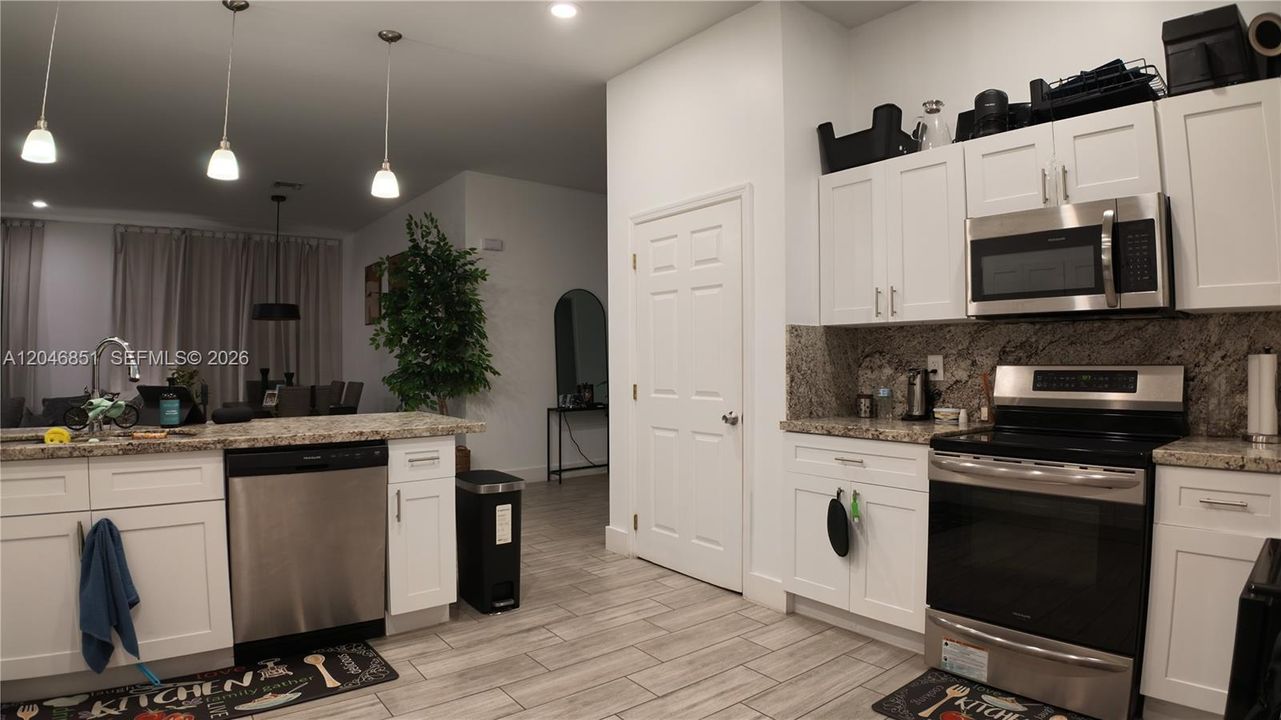 For Sale: $600,000 (3 beds, 2 baths, 2220 Square Feet)