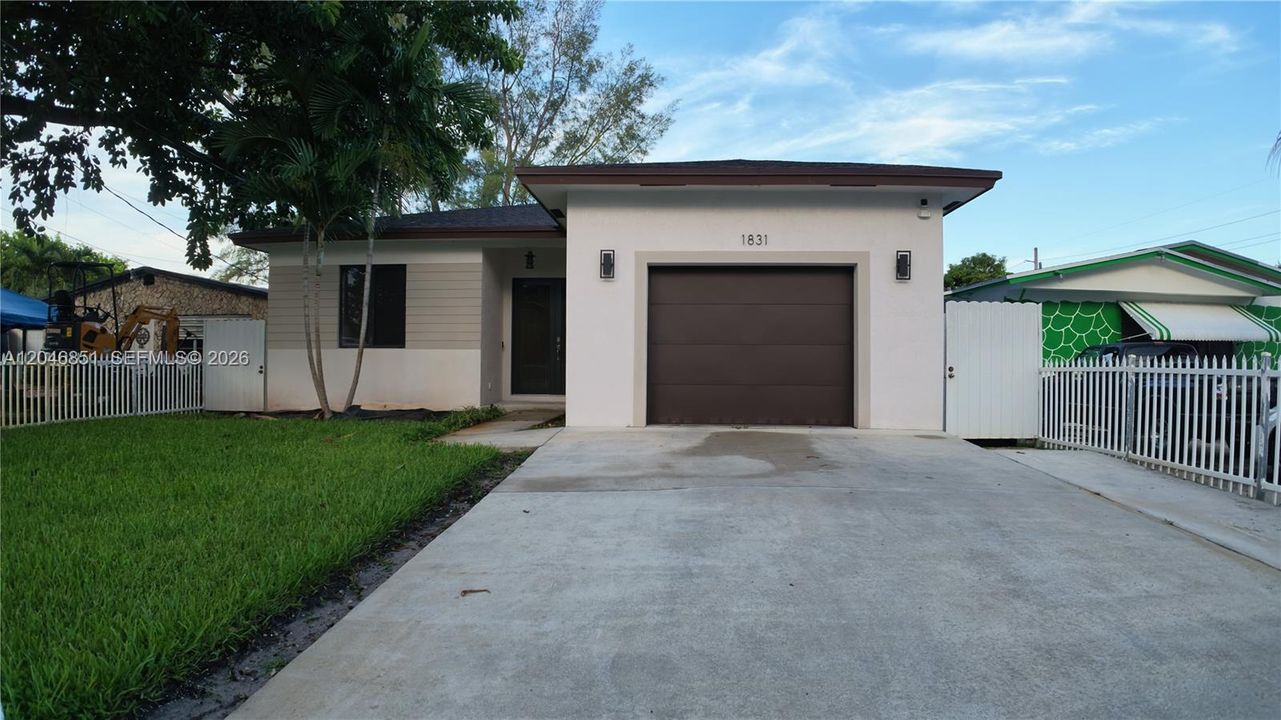For Sale: $600,000 (3 beds, 2 baths, 2220 Square Feet)