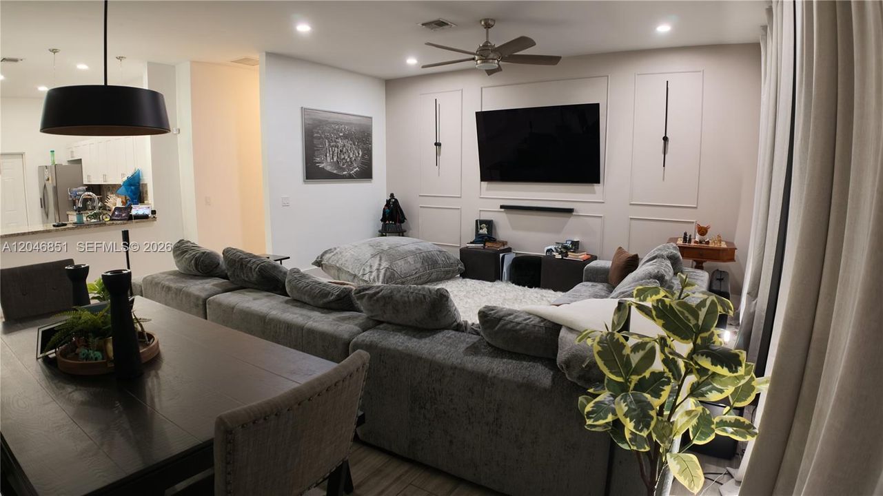 For Sale: $600,000 (3 beds, 2 baths, 2220 Square Feet)