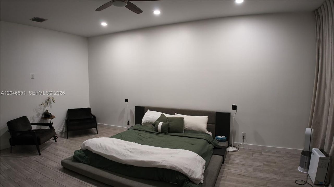 For Sale: $600,000 (3 beds, 2 baths, 2220 Square Feet)