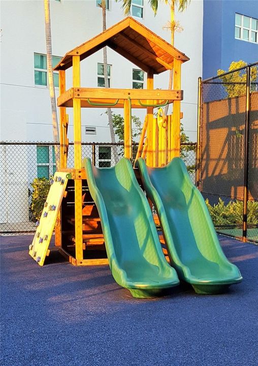 В аренду: $3,300 (2 спален, 2 ванн, 1603 Квадратных фут)