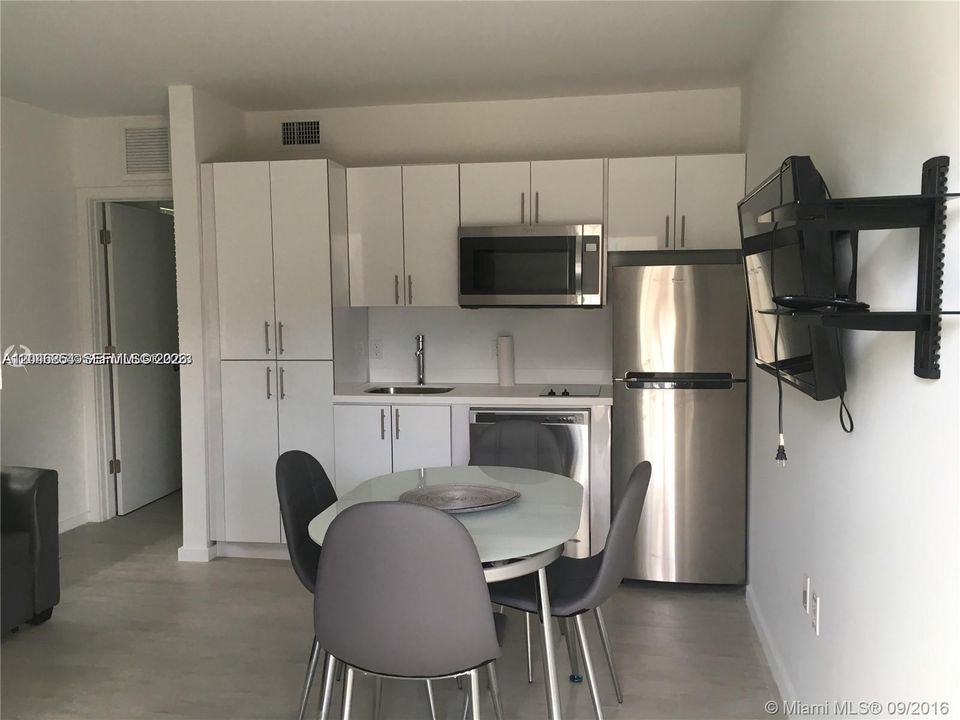 For Rent: $1,800 (1 beds, 1 baths, 500 Square Feet)