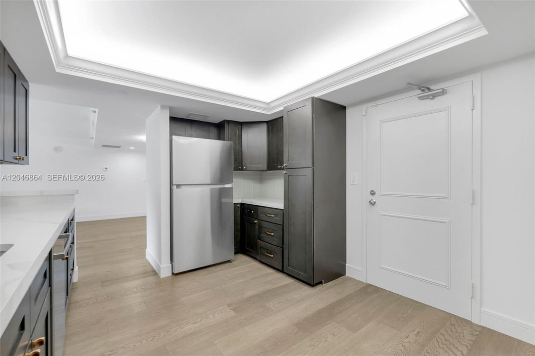 Под контрактом: $425,000 (2 спален, 2 ванн, 1330 Квадратных фут)