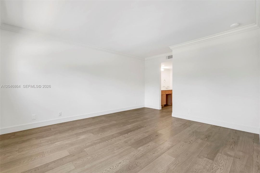 Под контрактом: $425,000 (2 спален, 2 ванн, 1330 Квадратных фут)