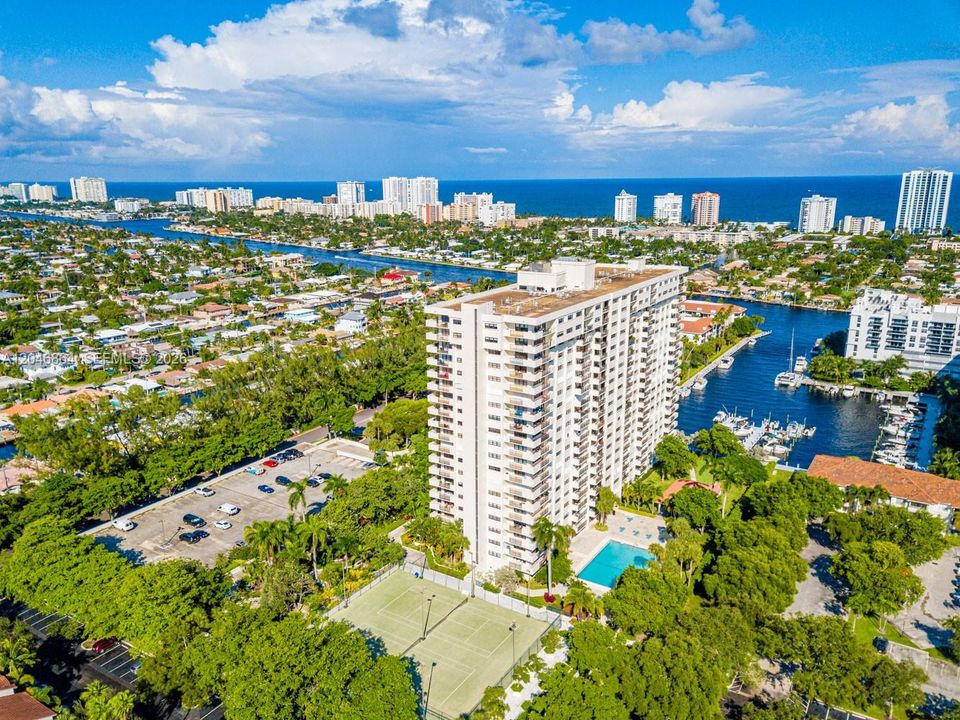 Под контрактом: $425,000 (2 спален, 2 ванн, 1330 Квадратных фут)