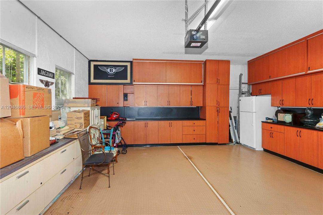 На продажу: $1,300,000 (5 спален, 3 ванн, 3122 Квадратных фут)
