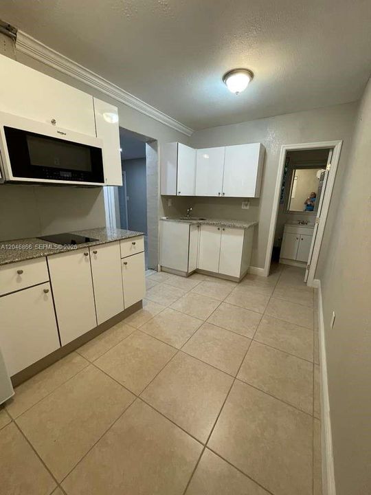 For Rent: $1,800 (1 beds, 1 baths, 1318 Square Feet)