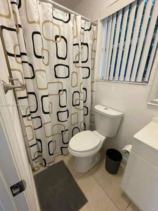 For Rent: $1,800 (1 beds, 1 baths, 1318 Square Feet)